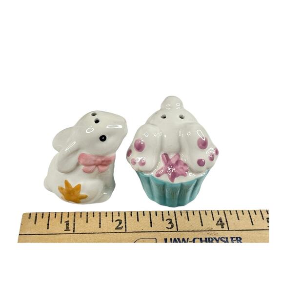 NEW Easter Bunny SALT & PEPPER SHAKERS 2" Ceramic Cupcake White Rabbit Bunnies - Picture 4 of 5